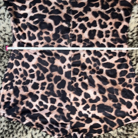 Long sleeve onesie with booty shorts - Picture 5 of 7